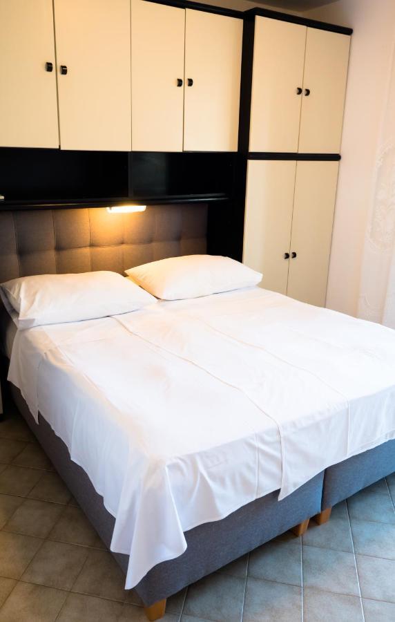 Apartments Anita 1 Barbat na Rabu ภายนอก รูปภาพ